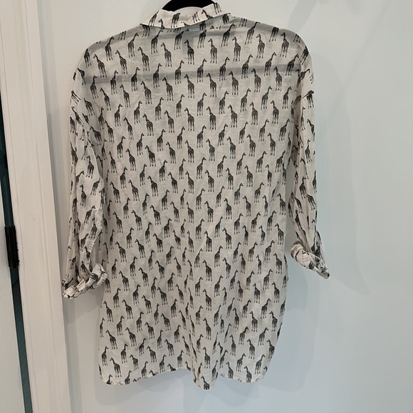 H&M giraffe button down - Picture 3 of 3